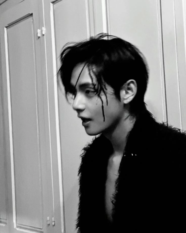 Kim Taehyung thumbnail
