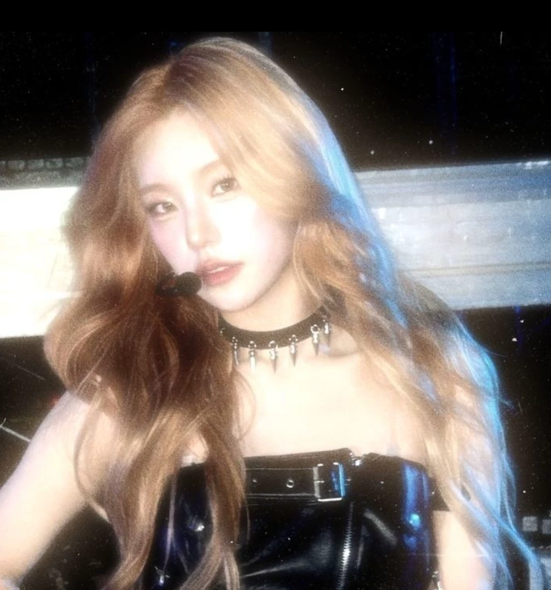 Hwang Yeji (WLW/GL) thumbnail
