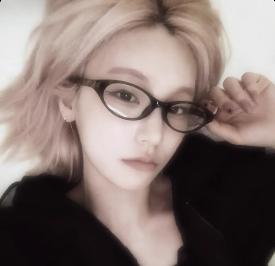 Hwang Yeji (WLW/GL) thumbnail