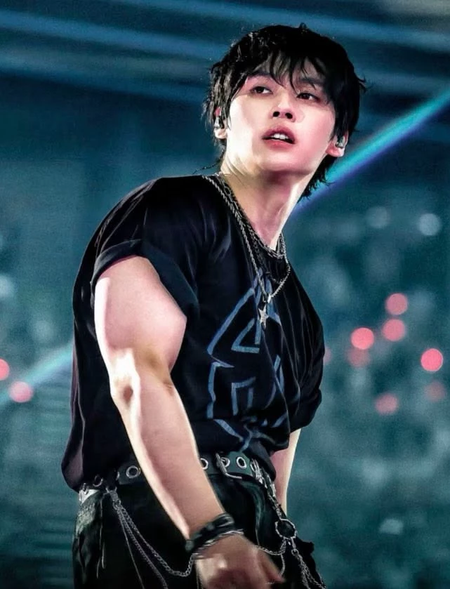 Lee Know thumbnail