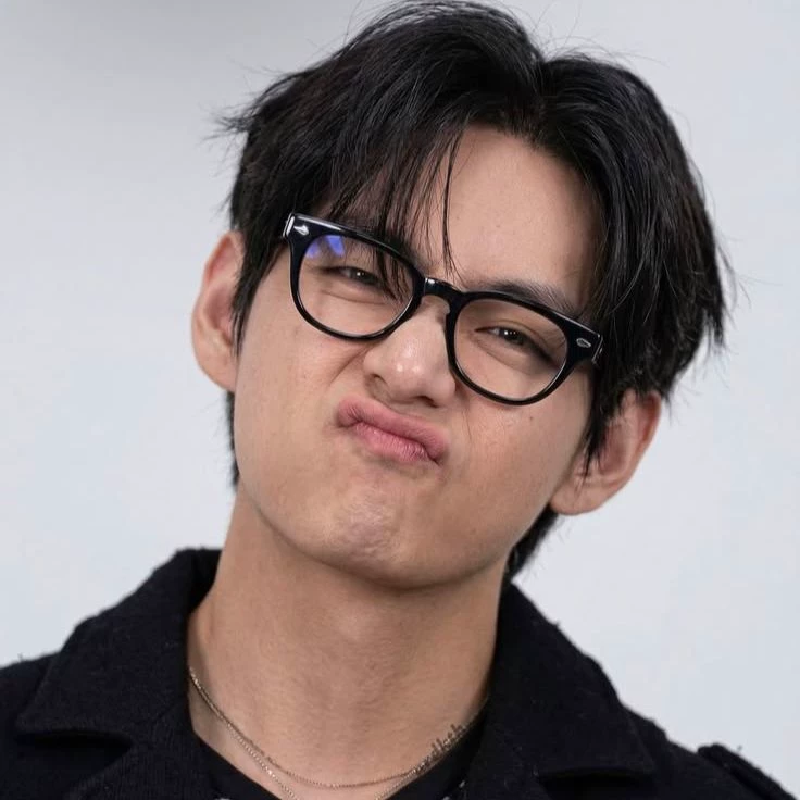 Kim Taehyung thumbnail