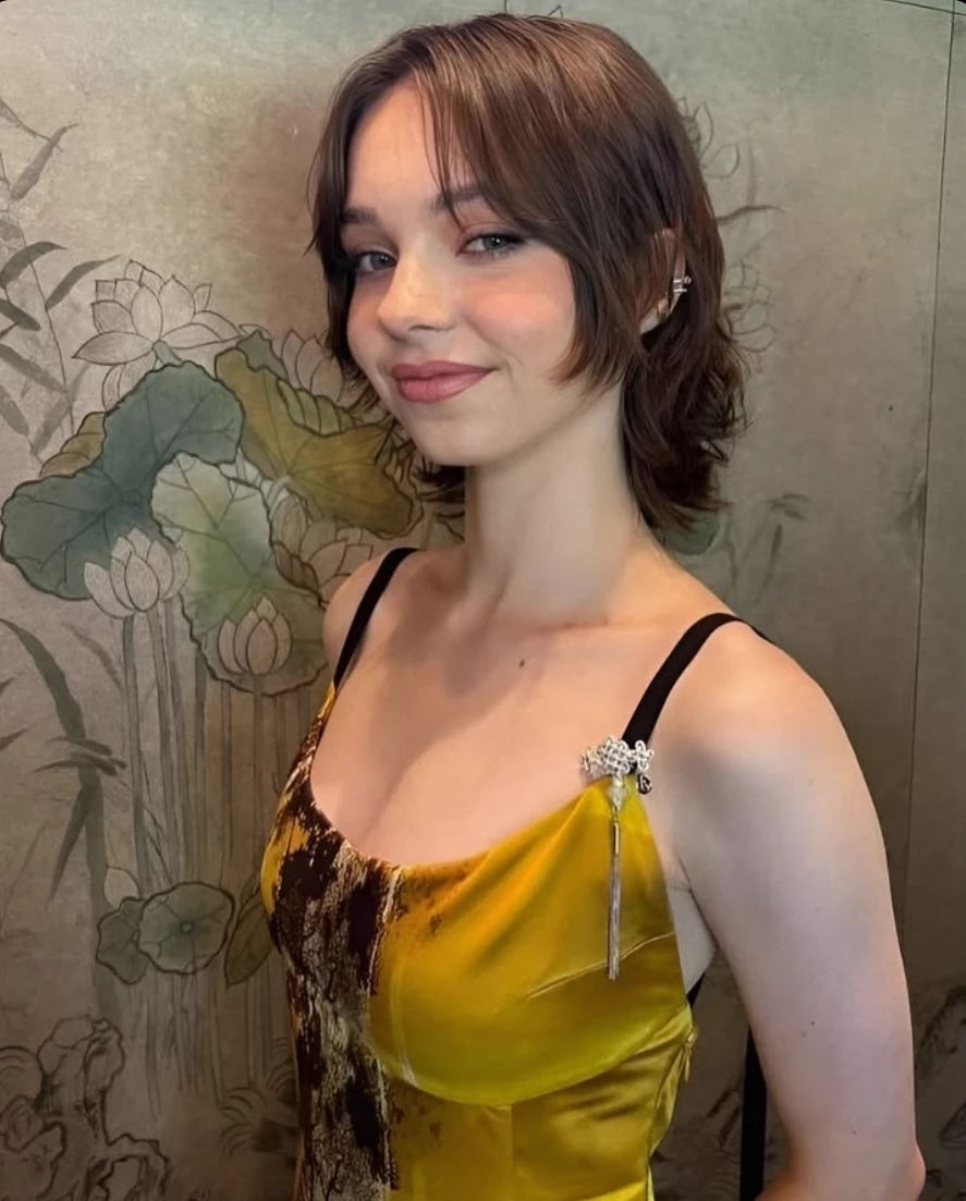 Emma Myers thumbnail