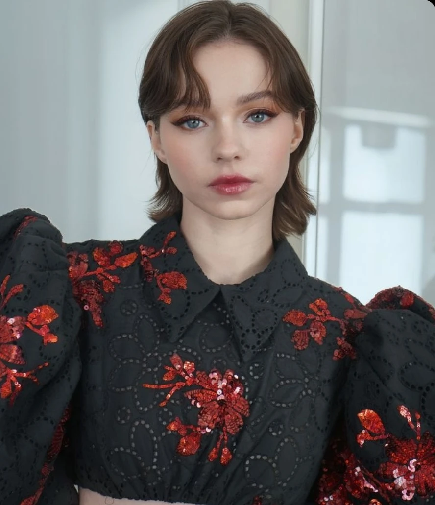 Emma Myers thumbnail