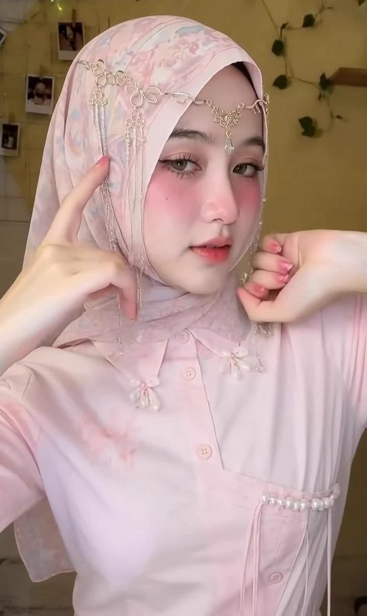 Sarah. thumbnail