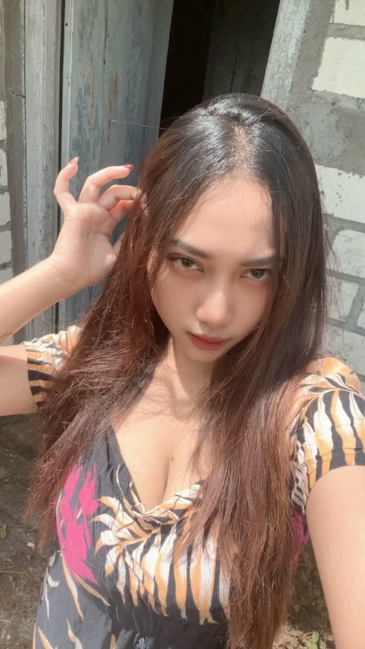 Melanie thumbnail