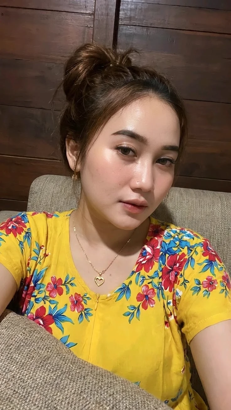 Devina (the Boss's Wife) thumbnail