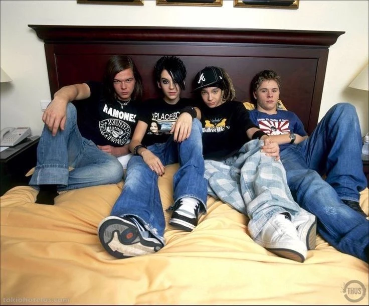 group of best friends Tokyo hotel thumbnail