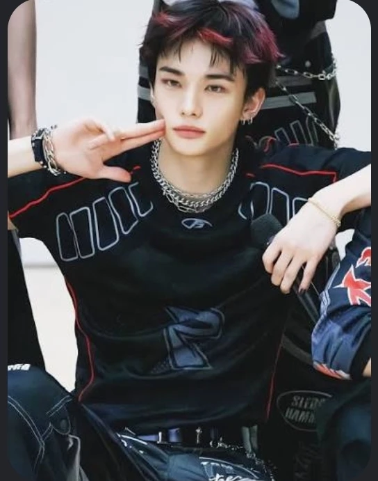 Hwang Hyunjin thumbnail