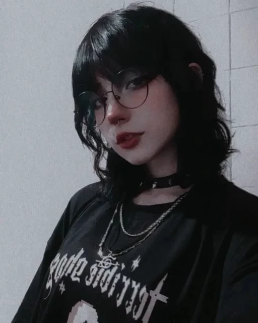 Layla - Roommate Gothic thumbnail