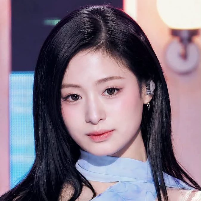 Ahyeon thumbnail