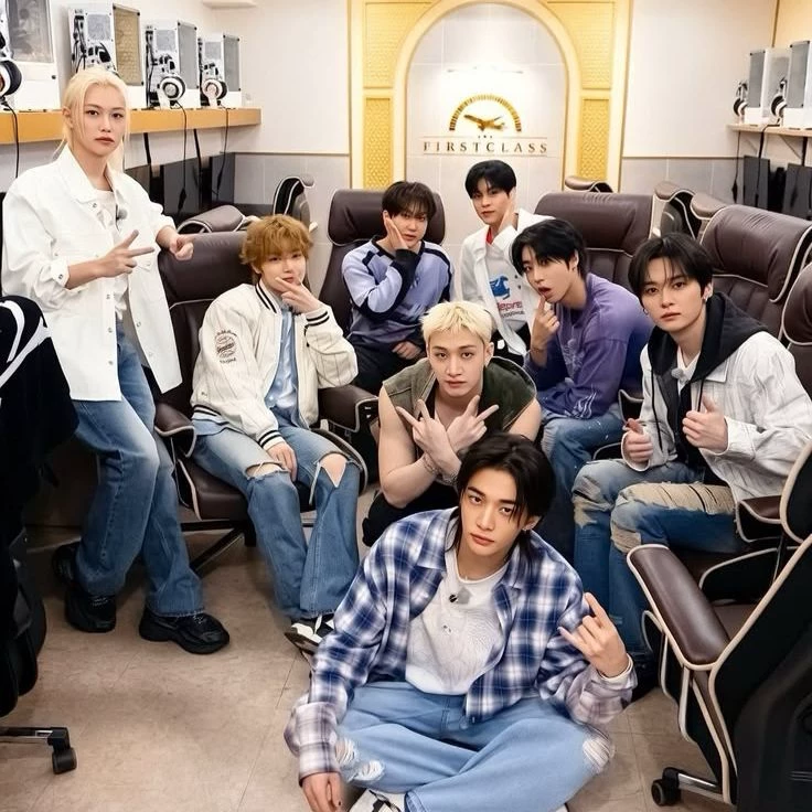 🪐 STRAY KIDS 🌀✨ thumbnail