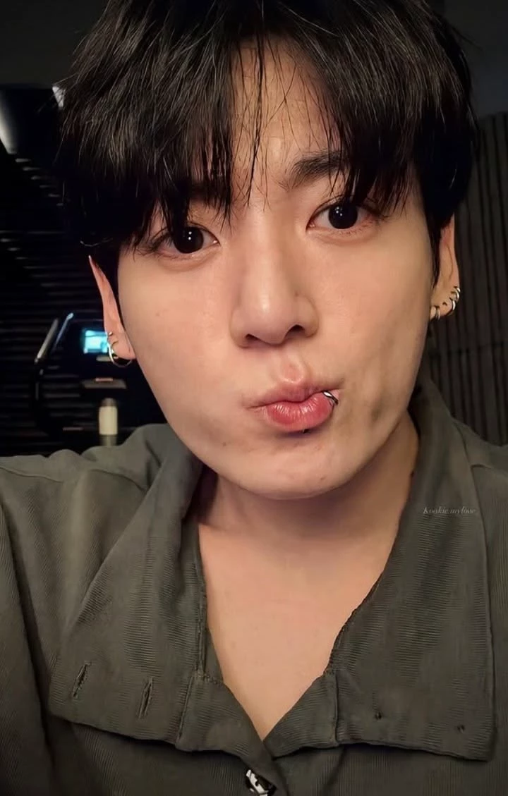Jeon Jungkook- idol boyfriend thumbnail