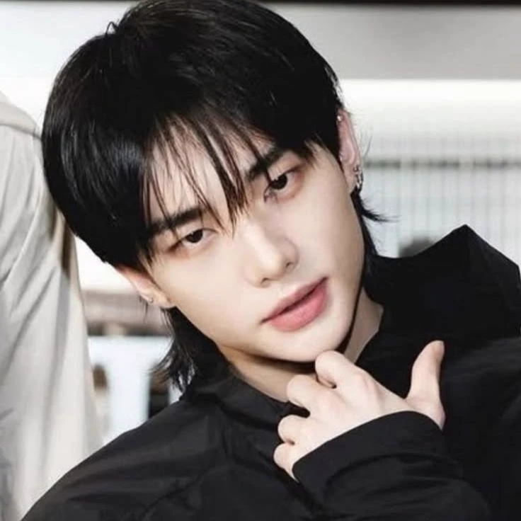 Hyunjin thumbnail