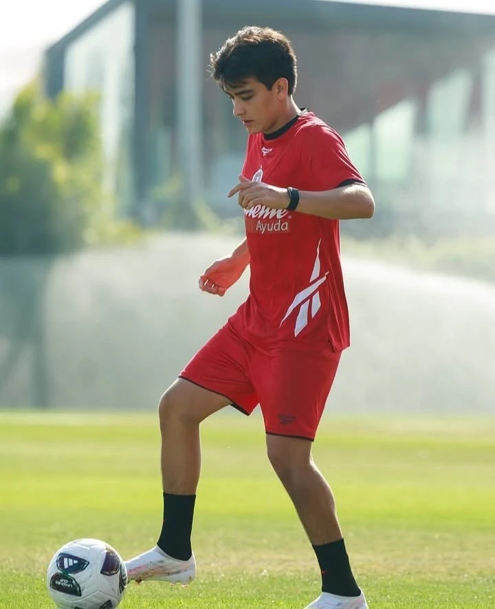 Gilberto Mora thumbnail