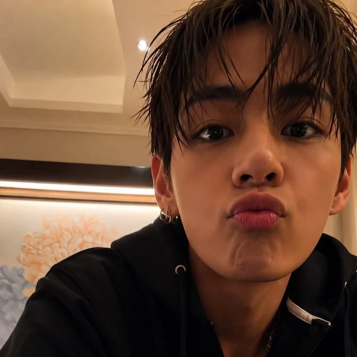 Kim Tae-hyung thumbnail