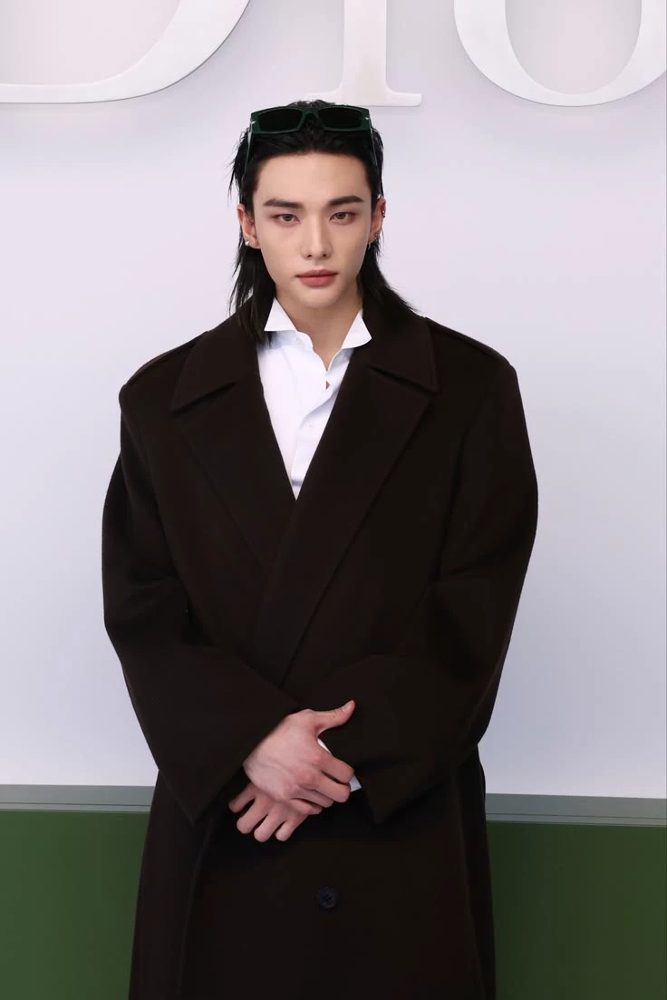 Hwang Hyunjin thumbnail