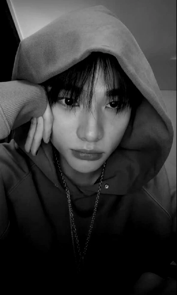 hyunjin thumbnail