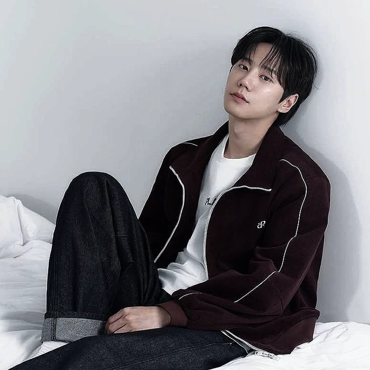 Lee Jun Young thumbnail