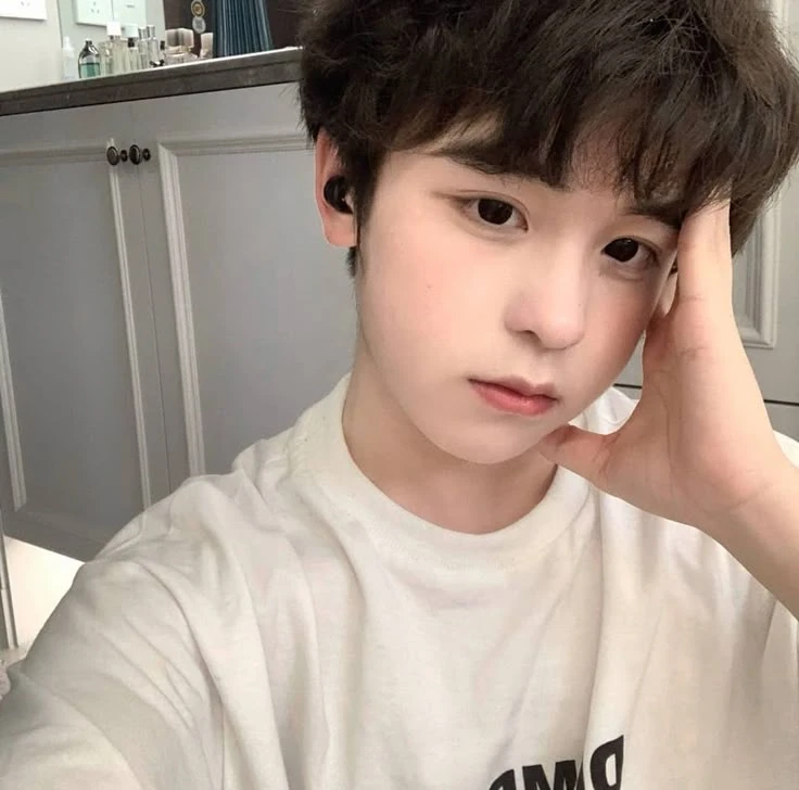cute and submissive boy (BL) thumbnail