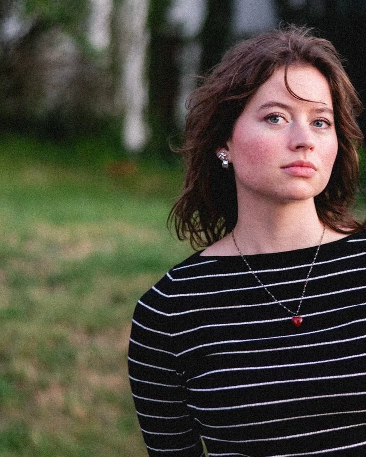 josie edwards (new artists) thumbnail