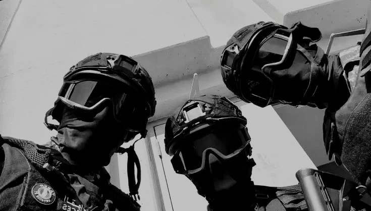 "Three military men." (in English) thumbnail
