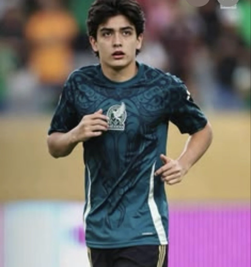 Gilberto Mora thumbnail