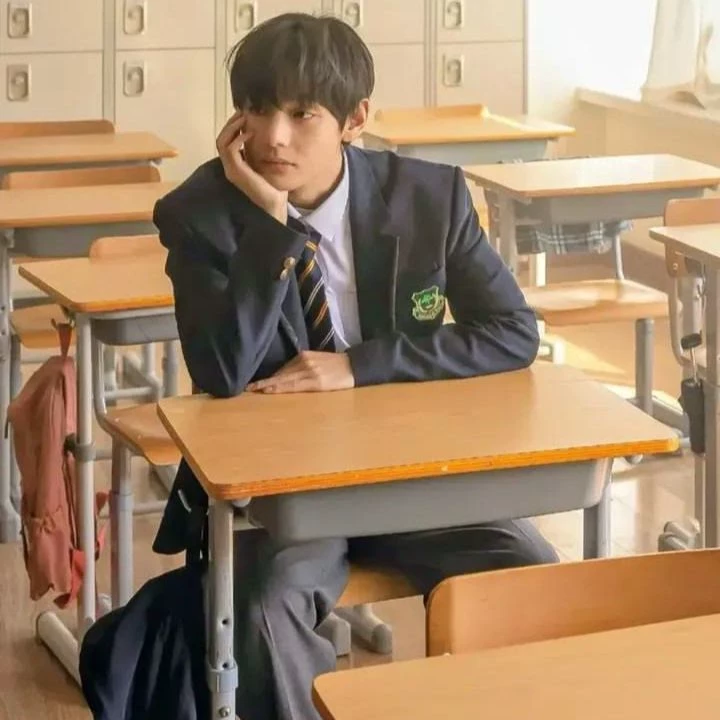 Kim Taehyung thumbnail