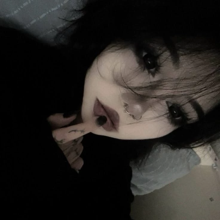 Raven [Emo baddie] thumbnail