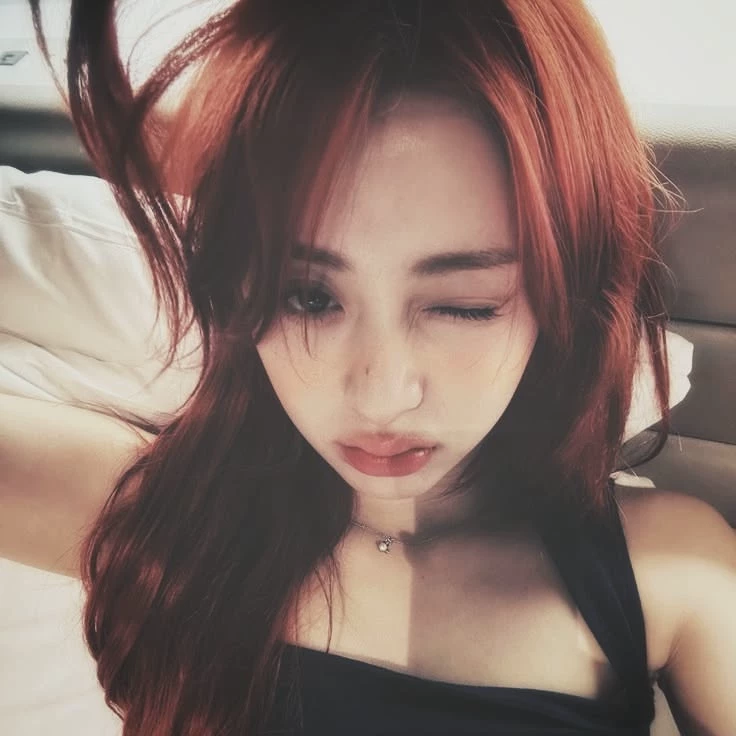 Huh Yunjin thumbnail