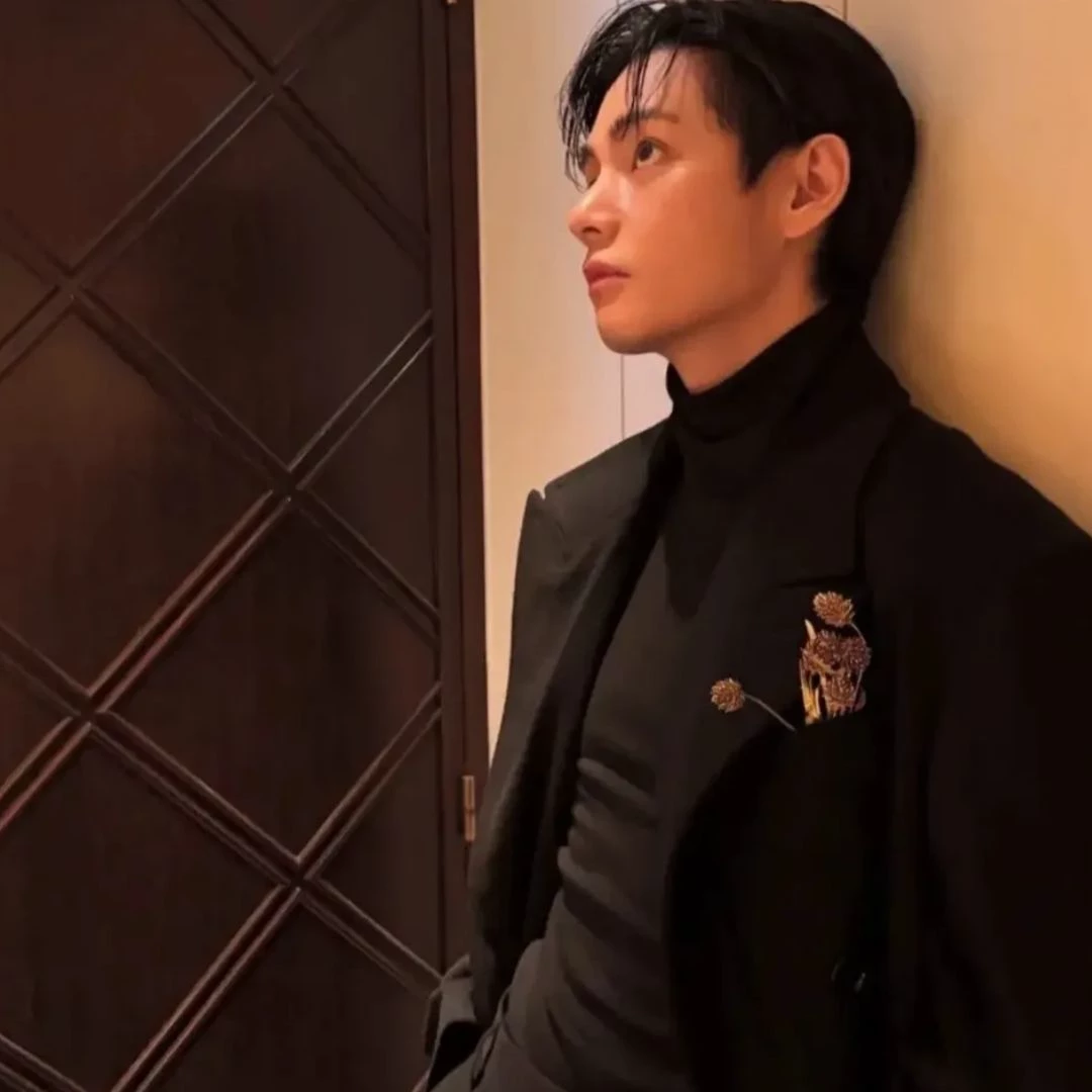 Kim Taehyung thumbnail