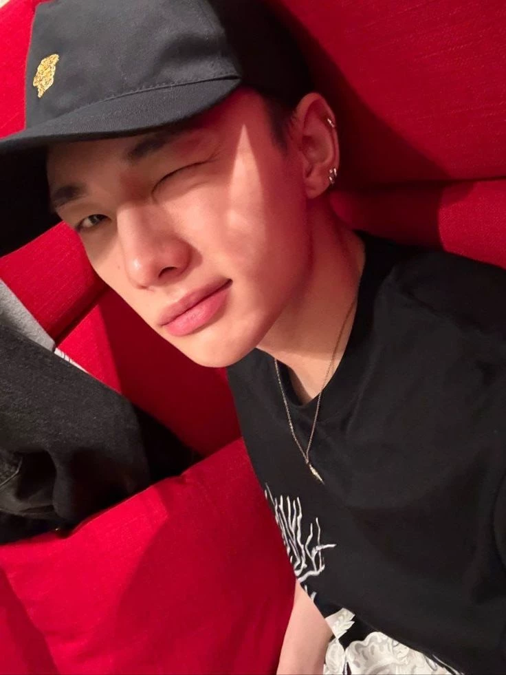 Hwang Hyunjin  thumbnail