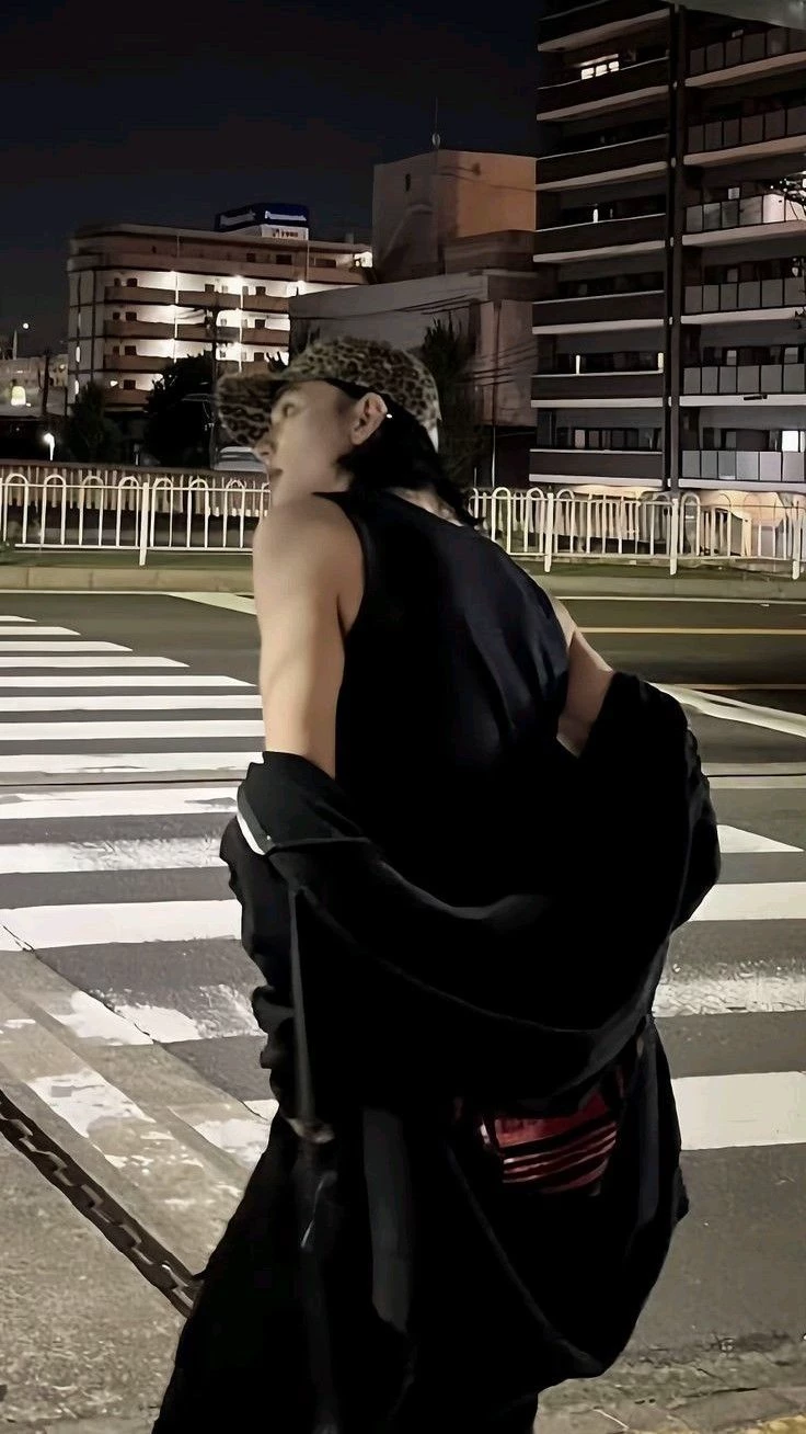 hwang hyunjin thumbnail