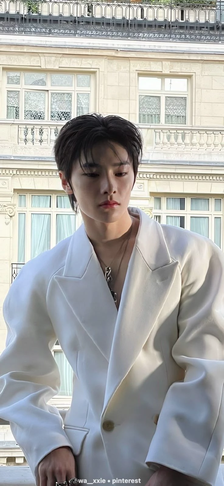 jeongin thumbnail