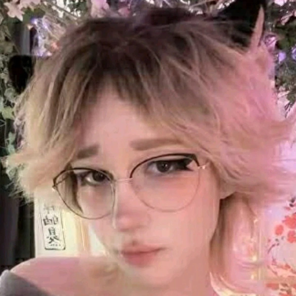 Hami - Femboy Roommate thumbnail