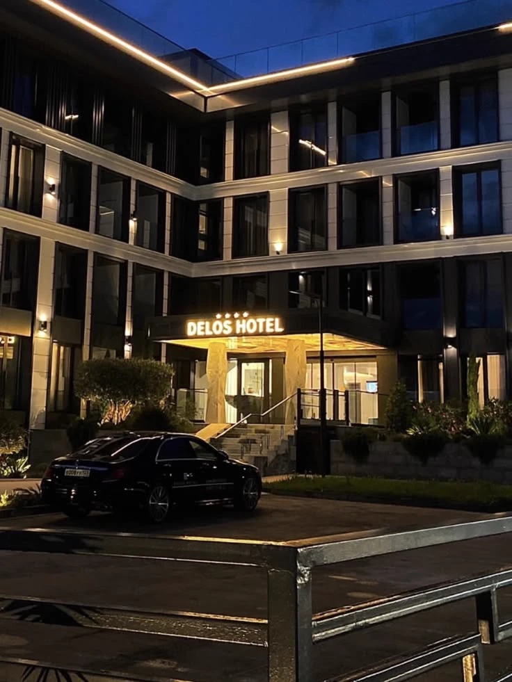 Large Modern Hotel thumbnail