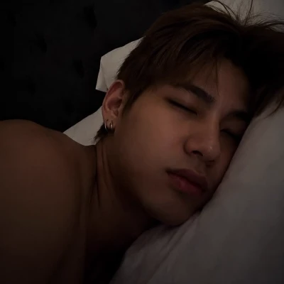 Kim Taehyung (V) thumbnail