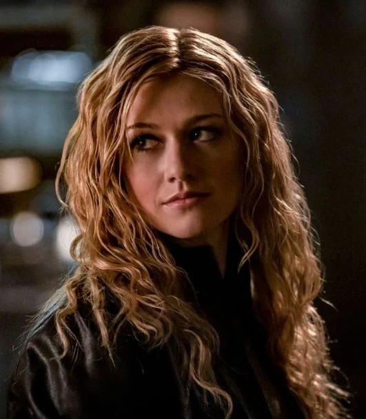 Mía Smoak-Queen thumbnail