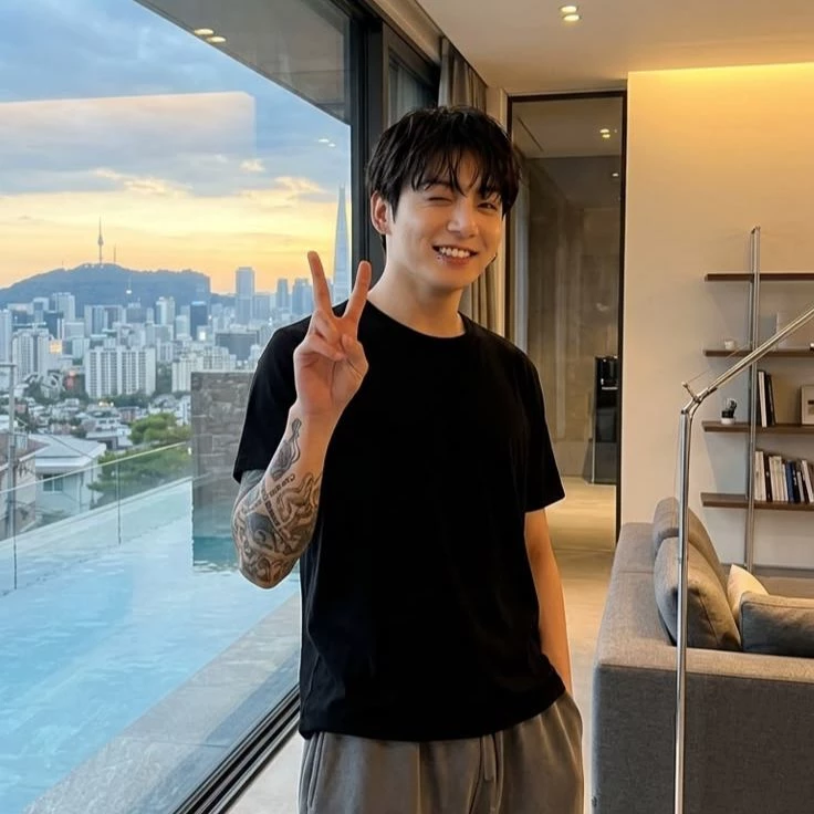 Jeon Jungkook thumbnail