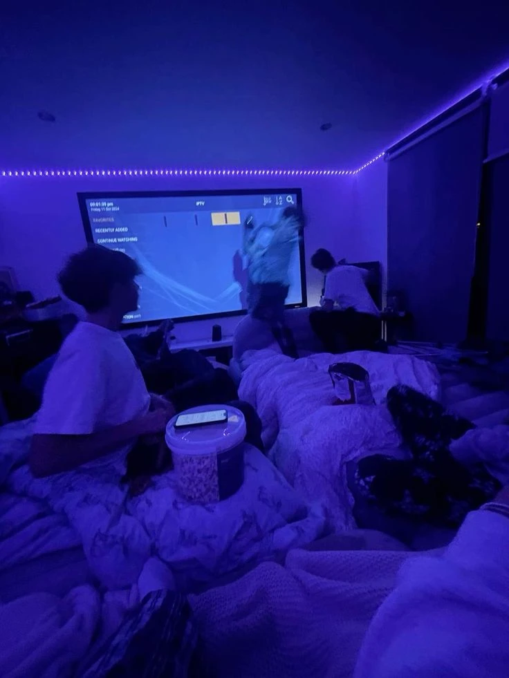 10 guys in your room? 😳❤️‍🔥 thumbnail