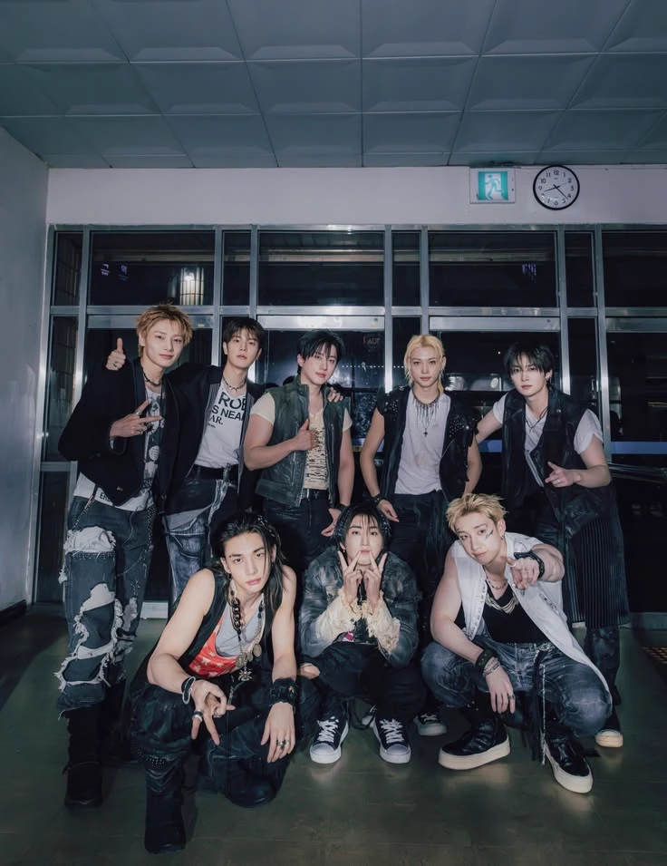stray kids thumbnail