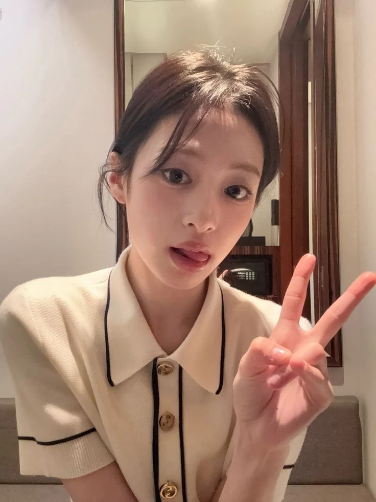 AHYEON (WLW/GL) thumbnail