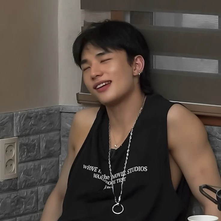 Hwang Hyunjin thumbnail