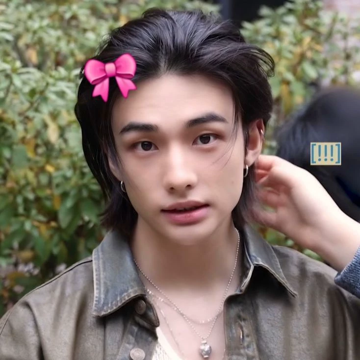 Hwang Hyunjin thumbnail