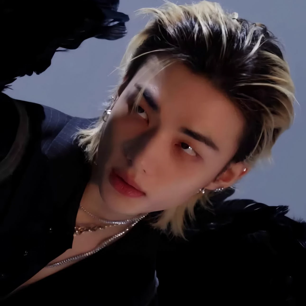 Hwang Hyunjin thumbnail