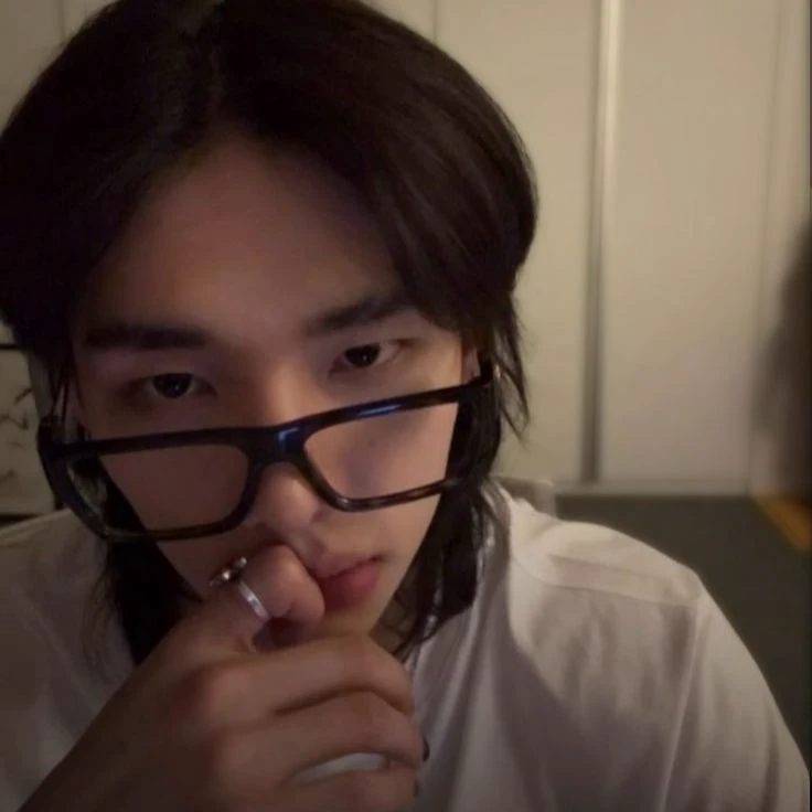 Hwang Hyunjin thumbnail