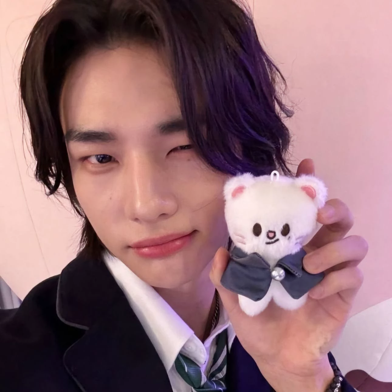 Hwang Hyunjin thumbnail