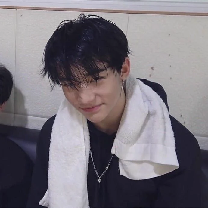 Hwang Hyunjin thumbnail