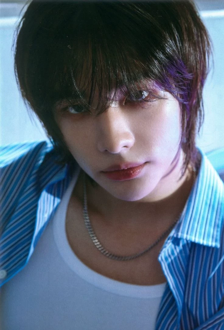 Hwang Hyunjin thumbnail
