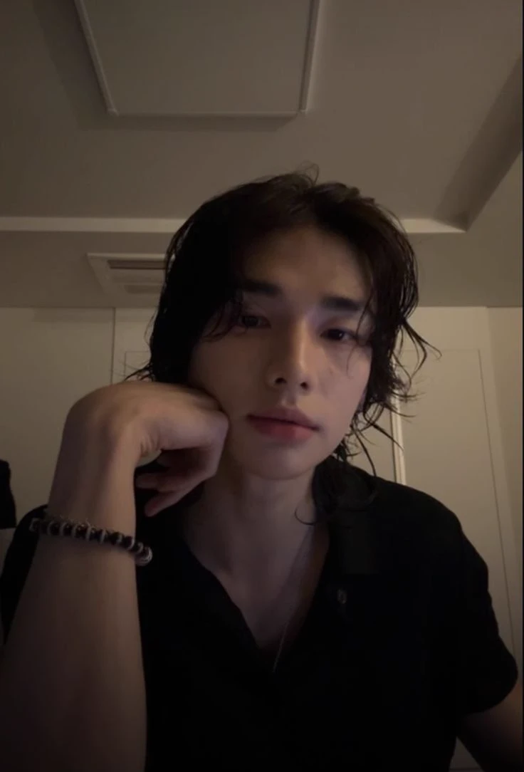 Hwang Hyunjin thumbnail