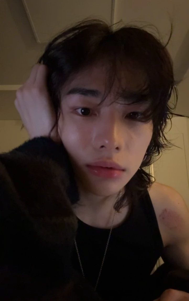 Hwang Hyunjin thumbnail